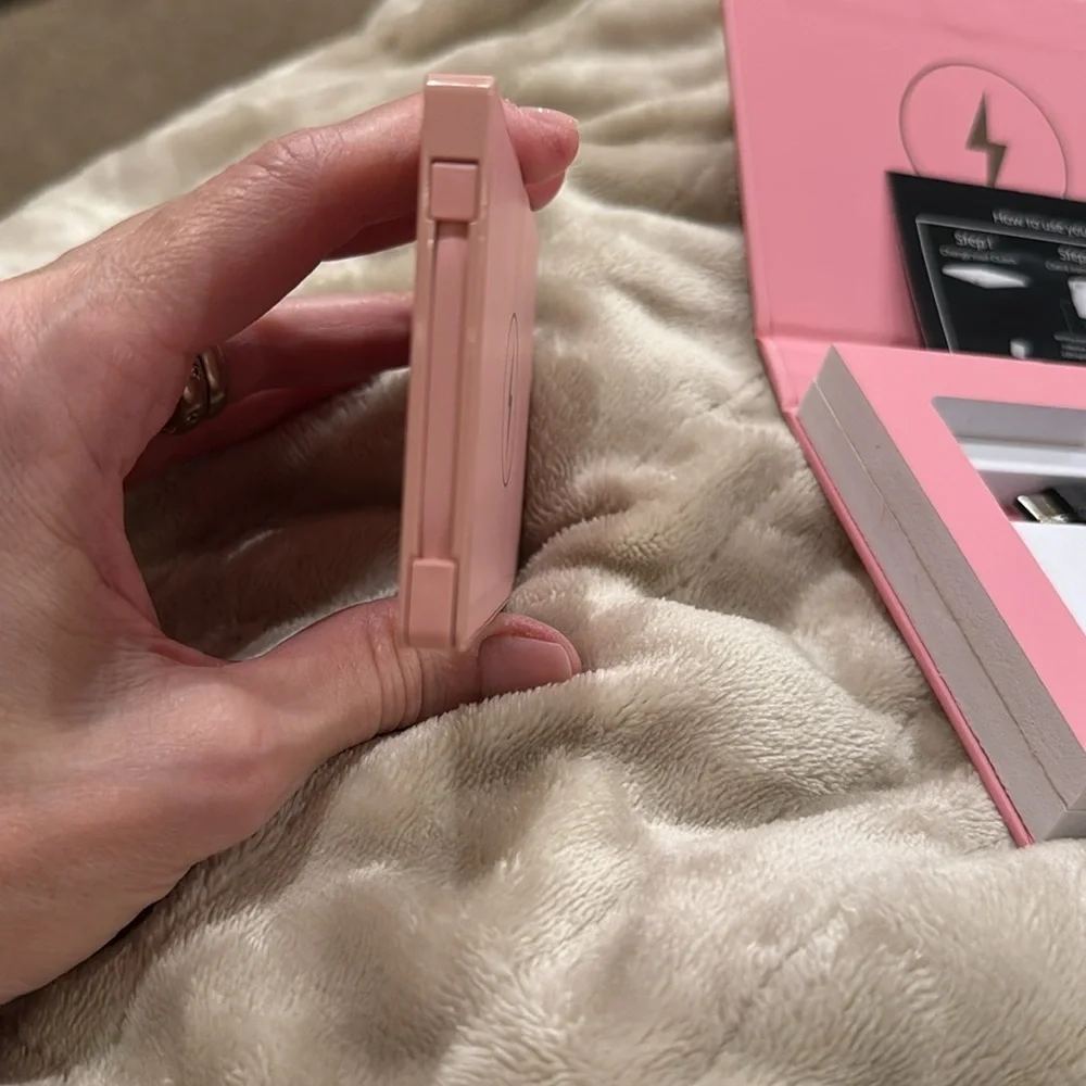 Clutch Pro Portable pink iPhone lightning Charger NWT in box